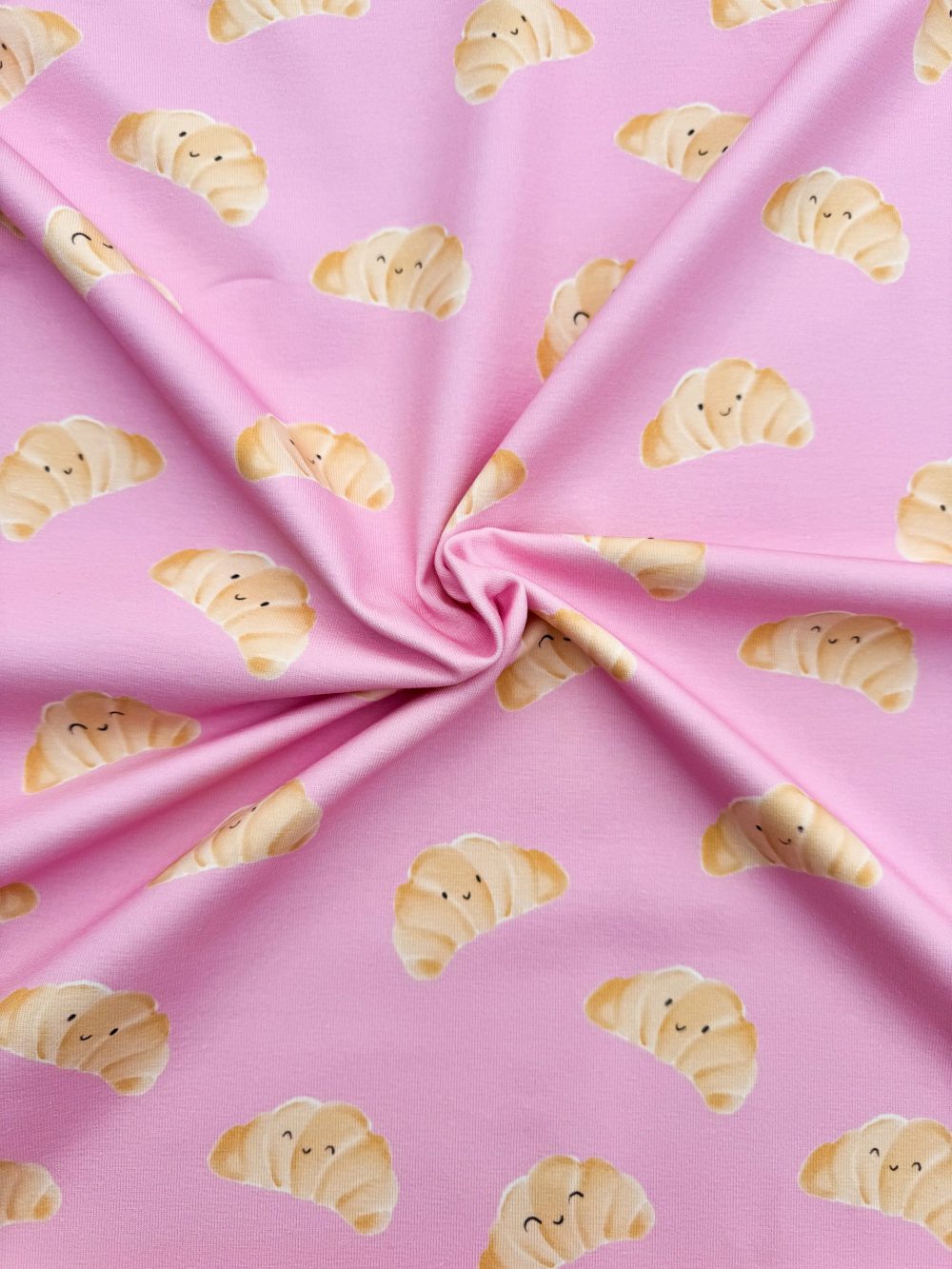 Petit croissant roze