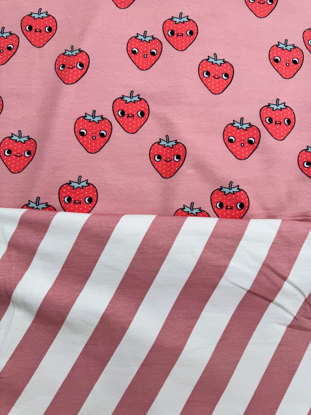 Eva Mouton strepen strawberry frenchterry - Afbeelding 2