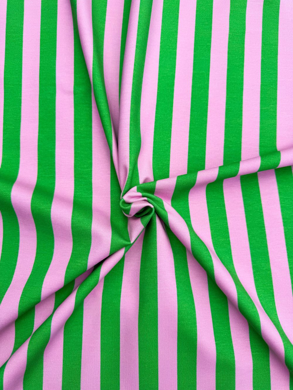 Roze met groen gestreept