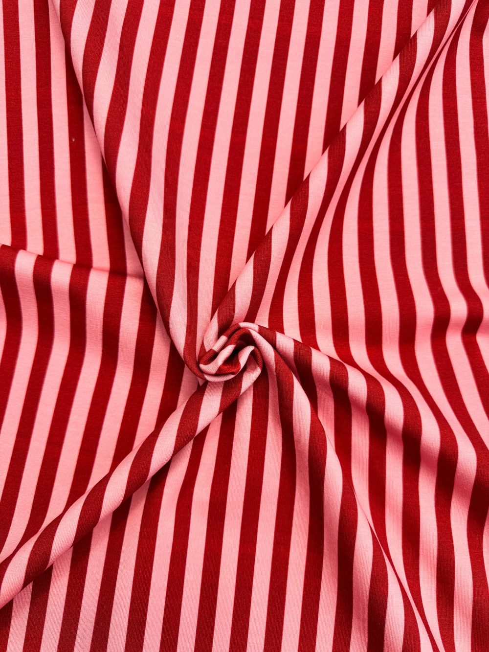 Wijnrood met roze gestreept jersey