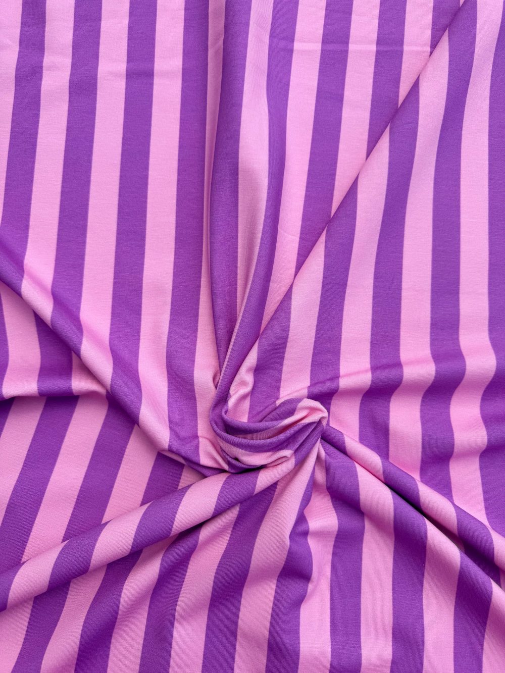 Roze met paars gestreepte jersey