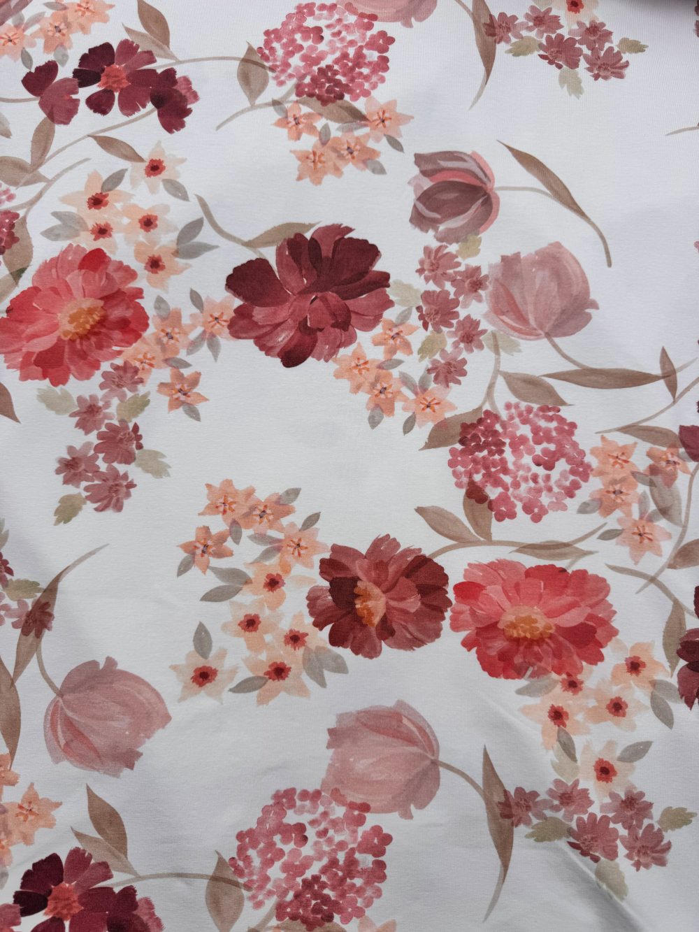 Crimson Hydrangea – Jersey met Hortensia en Rode Bloemen