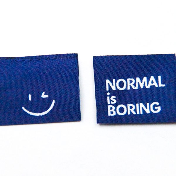 Normal is boring blauw