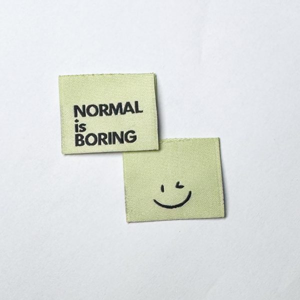 Normal is boring lichtgroen label