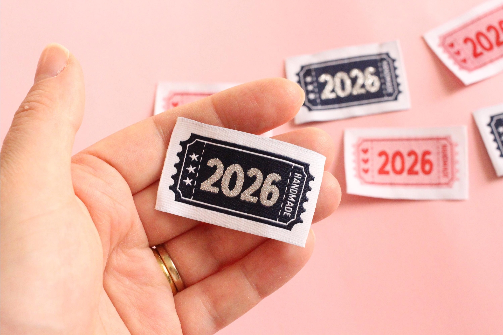 2026 label zwart